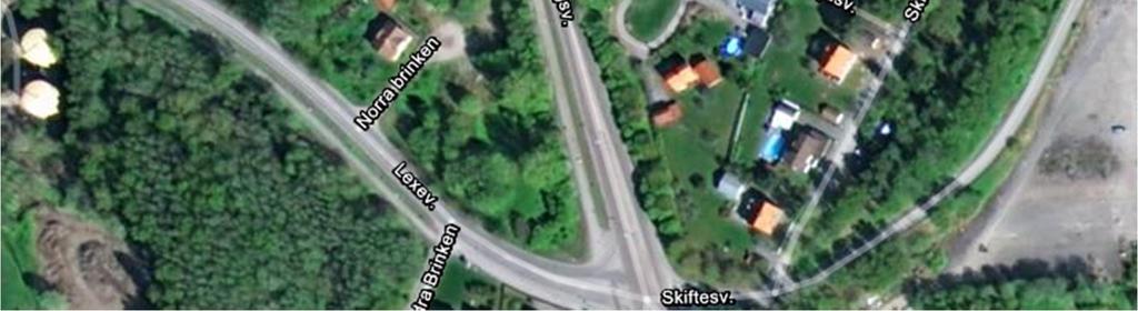Bedömningen görs inför detaljplaneändring av området för bostäder. 2 Områdesbeskrivning Fastigheterna är belägna i en triangel mellan Skånbergsvägen, Lexevägen och Norra Brinken.