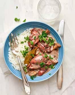 Coq au vin cirka 40 min e Näringsinnehåll/portion: Energi: 3049 kj/ 729 kcal. Protein 36,5 g. Fett 39,0 g. Kolhydrater 55,7 g.