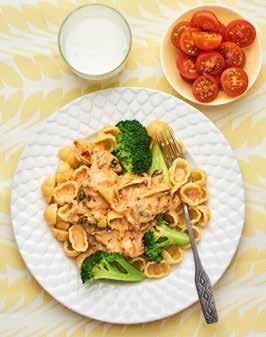 Tonfi skpasta med broccoli och tomat cirka 20 min a Näringsinnehåll/portion: Energi: 2980 kj/ 711 kcal. Protein 36,9 g. Fett 33,1 g. Kolhydrater 62,1 g.