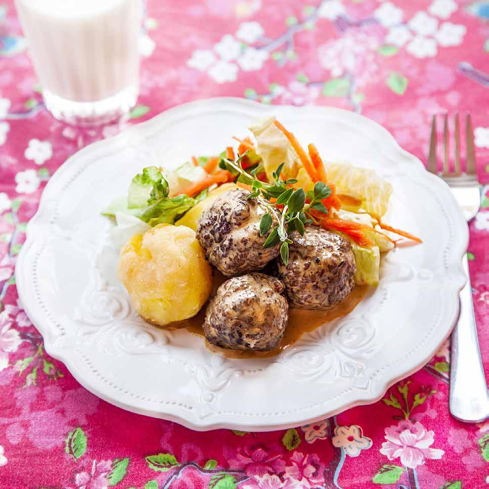 KÖTTBULLAR i gräddsås med ostgratinerad potatis Ca 40 min Köttbullar 500 gram blandfärs 1 tsk torkad timjan* 1 tsk salt* 2 krm svartpeppar* 1 msk olivolja* Gräddsås 1½ dl grädde ½ dl vatten* 1 tsk