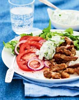 Kebab med tzatziki och sallad cirka 30 min a Näringsinnehåll/portion: Energi: 2912 kj/ 696 kcal. Protein 29,3 g. Fett 35,8 g. Kolhydrater 63,1 g.