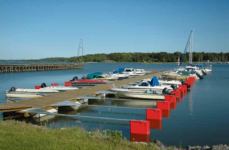 50 år med försäkring på båtägarnas villkor PÅ 50- OCH 60-talen hade båtägarna i Stockholmstrakten problem med att leva upp till försäkringsbolagens krav på att fritidsbåtarna skulle vara torrsatta