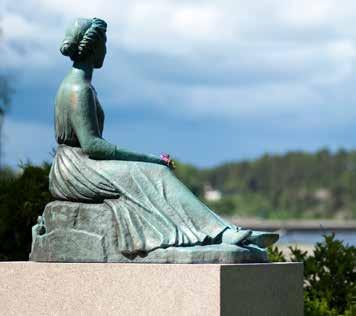 Storslagna promenader längs älven och i konungens park Längs älven och slussområdet i Trollhättan finns tre skyltade promenader som, förutom storslagen natur, ger intressant information om allt från