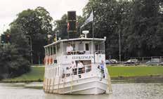 Café and restaurant onboard. Erleben Sie Trollhättan von seiner schönsten Seite - vom Kanal - und Sie werden eine ganz andere Aussicht bekommen.