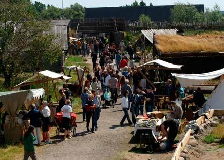 EVENEMANG: Fotevikens Vikingamarknad FOTEVIKENS MUSEUM Kom till Fotevikens friluftsmuseum under den årliga vikingamarknaden och vandra runt i en vikingastad fylld av liv och aktiviteter.