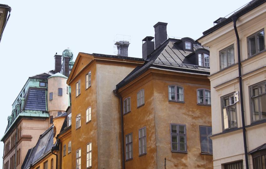 Ventilation i bostaden då och nu Ventilation som den en gång fungerade... När husen byggdes ventilerades dom bl.a. av att man eldade för värmen, förbränningen omsatte ca 30m 3 luft per timme samt att skorstenarna blev varma vilket drev ventilationen genom ökad skorstenseffekt och termisk stigkraft.