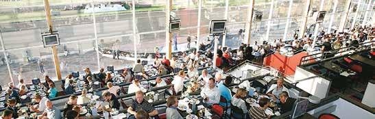 För gående finns en etr entré vi Åbyvägen till Olympibyn (kontntlös kss). Se mer på sidn. ÄTA PÅ ÅBYTRAVET All resturnger, féer oh fstfood öppnr kl.00 om inget nnt nges.