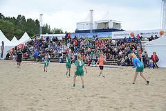 Bilder från beachhandboll och beachfotboll,