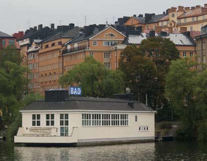 Det byggdes i Nyköping 1929 och bogserades därefter till Bergsundsstrands brygga. Huset vilar på en ponton av armerad betong.