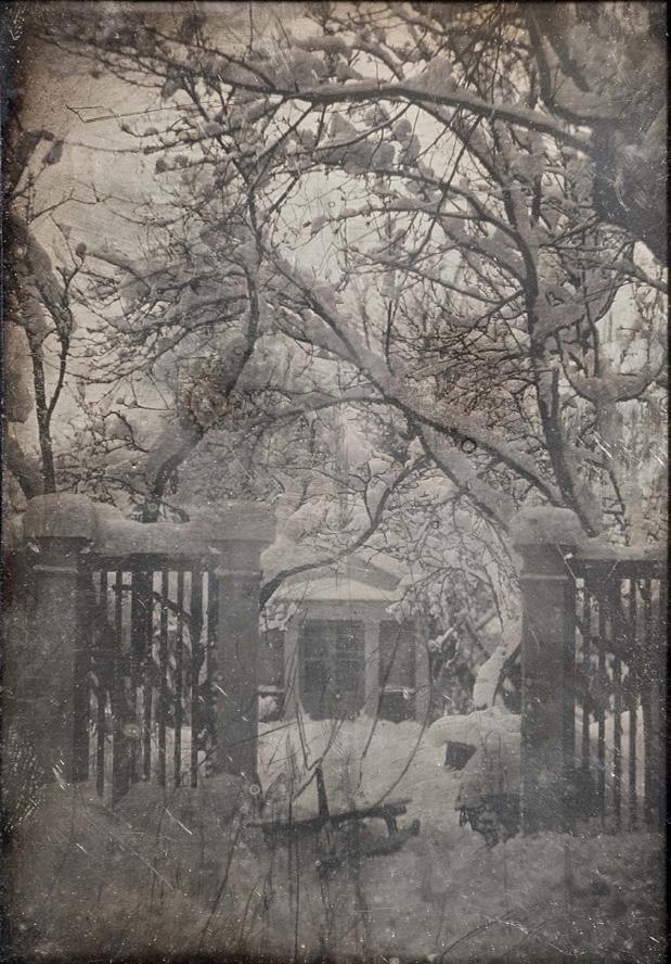 Johan Wilhelm Bergström var en av Sveriges bästa daguerreotypister. Bergström föddes 1812 och dog 1881. Här ser vi ett av hans självporträtt från omkring 1850.