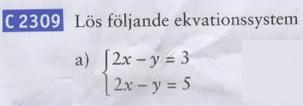 Detta gör de för att frågeställningen är lika. Man frågar efter vinklar i både exemplet och uppgiften. Eleverna kan dessutom likna uppgiften med exemplet p.g.a. de matematiska komponenterna som ingår, i det här fallet är båda trianglar och det finns vinklar (kända och okända) utmarkerade.