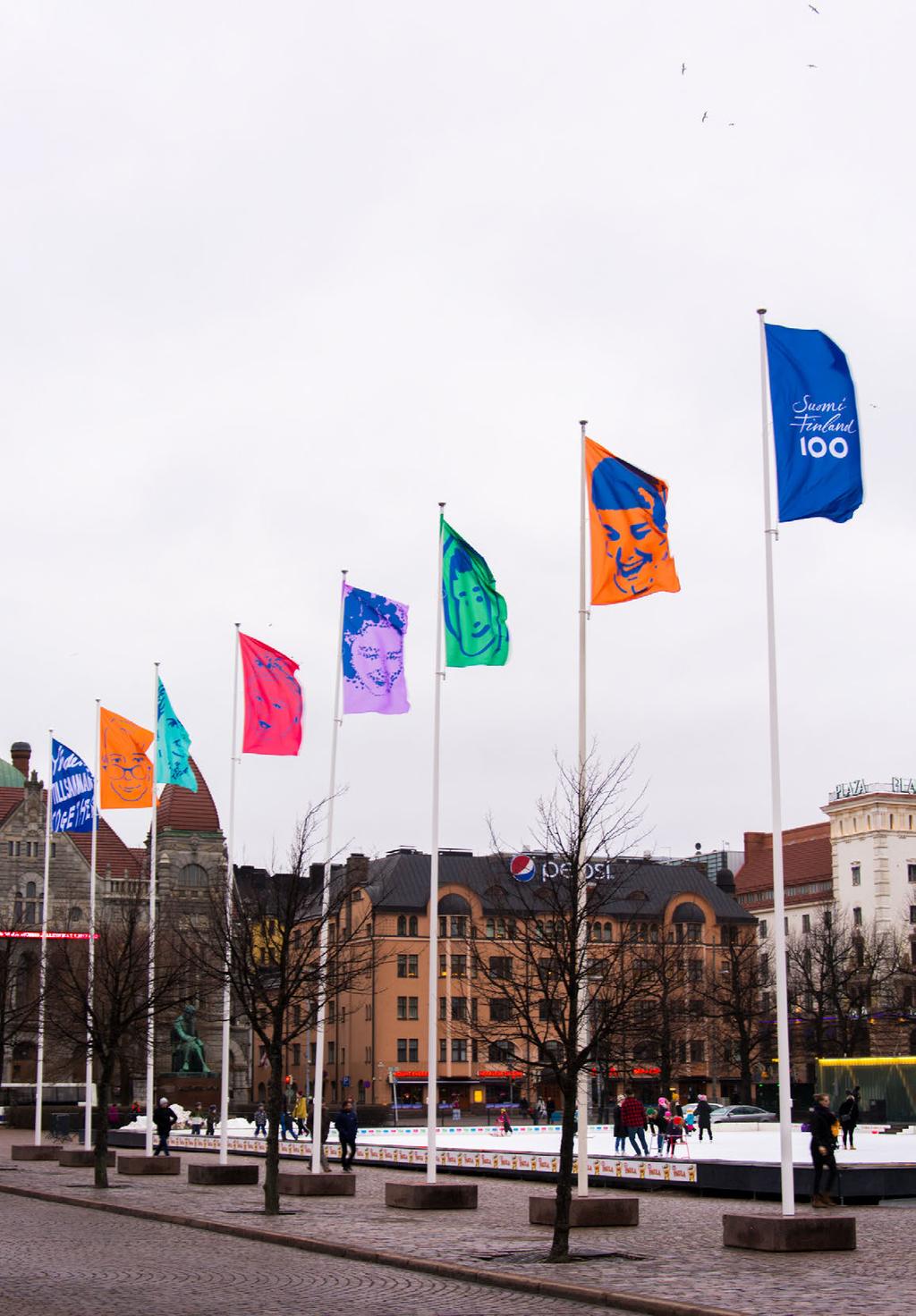 2. Vad menas med en insamling? Också på jubileumsårets flaggor utnyttjas bildkonceptet Finlands ansikten. Flaggorna pryds av tydliga ansikten.