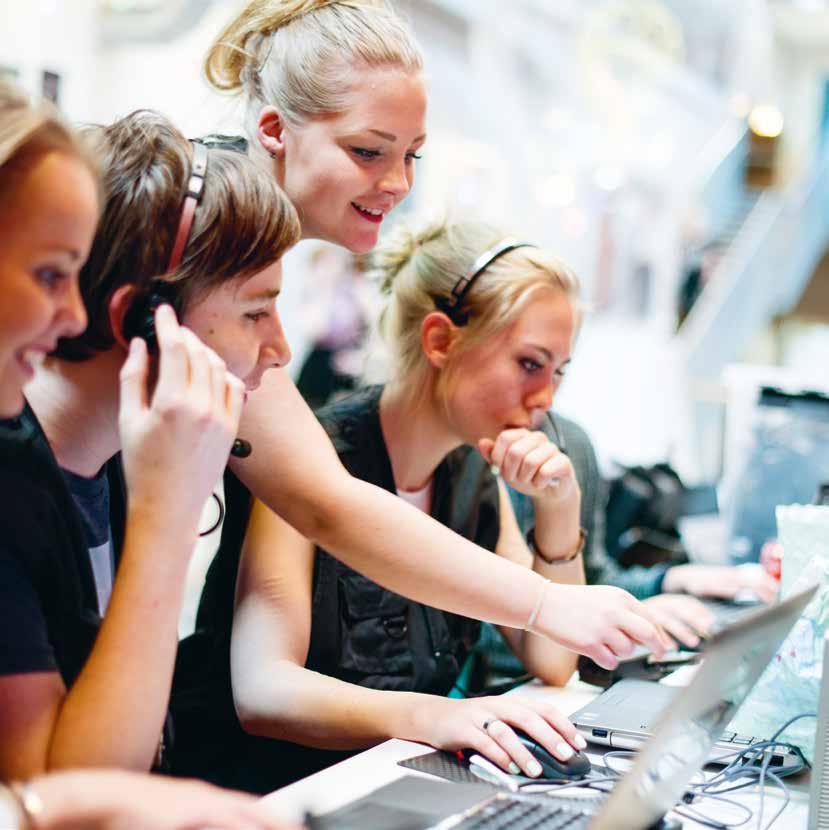 ES ESTETISKA PROGRAMMET Estetik och media Elever förebereder direktsändningen av en temadag i Dieselverkstaden. UPPTÄCK DIN PASSION!