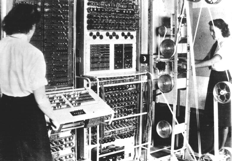 Denna kan därmed förstås som en teoretisk modell för datorn 15! Alan Turing (1912 1954) Krigsansträngningen och kalla kriget 1939! Akuta uppgifter och problem!