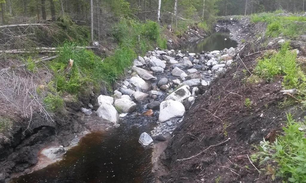 Tröskel anlagd i svagt sluttande