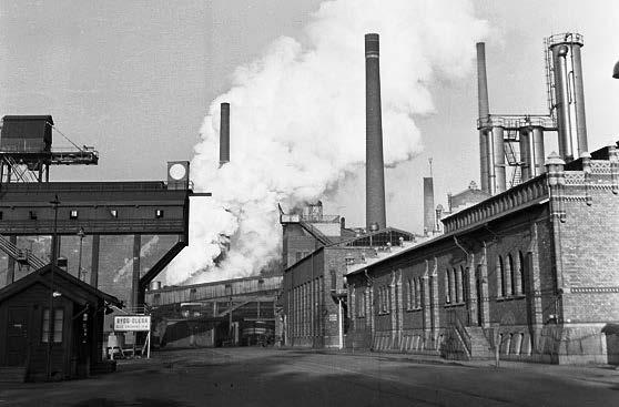 Sida 3 (58) Vy över hus 8 och 20 österut år 1953 från