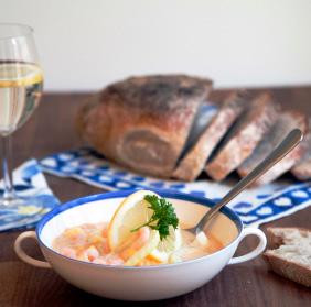 Lyxig fänkålssoppa med torsk och räkor Fänkål och fisk är smaker som gifter sig utsökt med varandra.