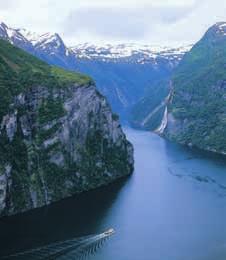 Geografie şi mediu natural Norvegia 5 fiorduri erau odată văi, acoperite de gheţari în timpul perioadei glaciare, dar care apoi au inundat zona, producând o înălţare a nivelului mării.