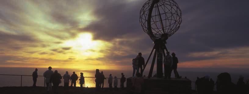 12 Norvegia Turism Călătorind în ţara fiordurilor Capul Nord de pe insula Magerøy e un loc de unde poţi admira soarele de la miezul nopţii.