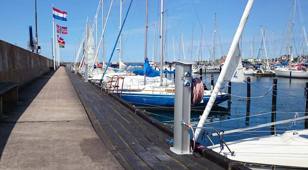 T6-stolpe T6 är avsedd för el- och vattendistribution i småbåts- och fiskehamnar. Stolpens eleganta design bidrar till ett positivt helhetsintryck av hamnen eller campingen.
