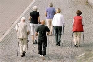 Välfärdsteknik för äldre personer möjlighet eller hot
