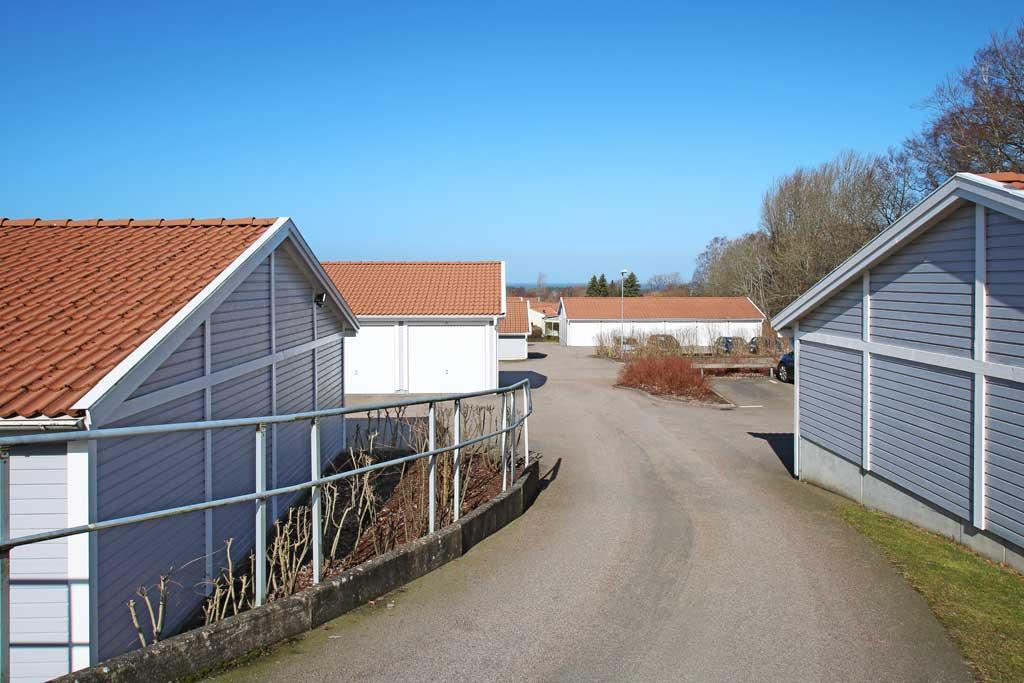 Vägen ner mot garage