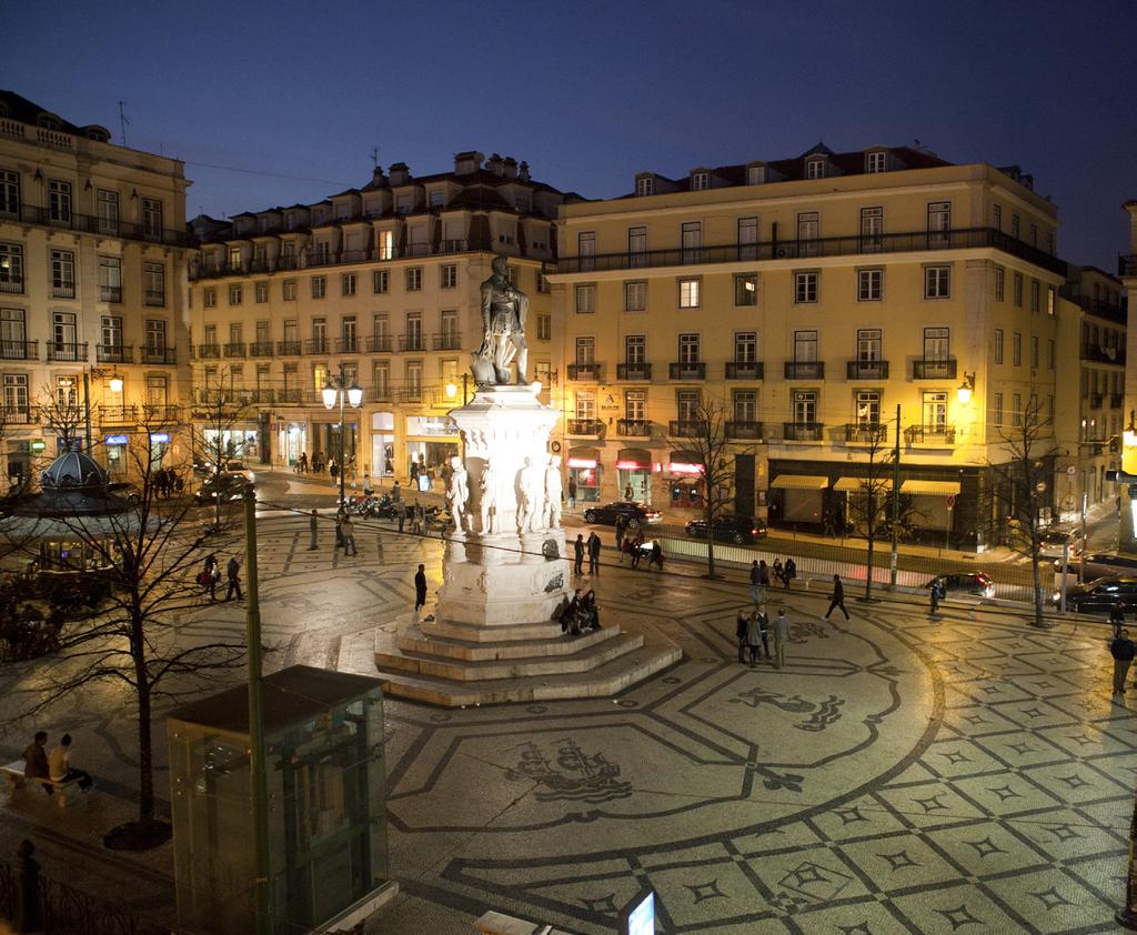 16 LISSABON Ladda ner fler resguider på www.aftonbladet.se/resguider 17 5 x att köpa Vin Coisas do Arco do Vinho Välsorterad vinbutik med viner från alla de nio regionerna.