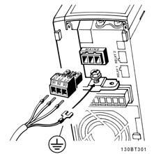 5. Så här installerar du VLT HVAC Drive Design Guide Jordanslutningens ledararea måste vara minst 10 mm 2 eller 2 märknätkablar som är separat