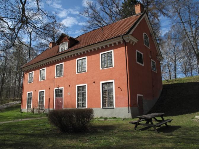 Gamla mejeriet, Längbro 2:25 Historik Den byggnad som idag kallas gamla mejeriet benämns i tidiga dokument som brygghuset eller stora stenhuset.