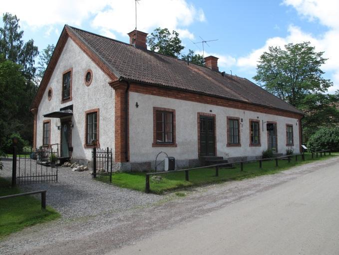 Blomsterhuset -Hönshuset, Längbro 2:25. Historik Blomsterhuset byggdes 1848-49 av August Anckarsvärd.