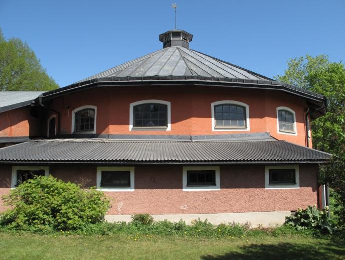 Manegen - Diedenska ridhuset, Längbro 2:25. Historik Det Diedenska ridhuset med sin karakteristiska runda form uppfördes 1891. Idag inrymmer byggnaden en ponnyridskola.