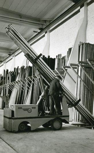 Ratos har också en börsportfölj med tunga poster i Asea, Bulten, Gränges, Holmen och Sveriges Litografiska Tryckerier (SLT; sedermera Esselte). Efter Ragnars död 1974 väntar stora förändringar.