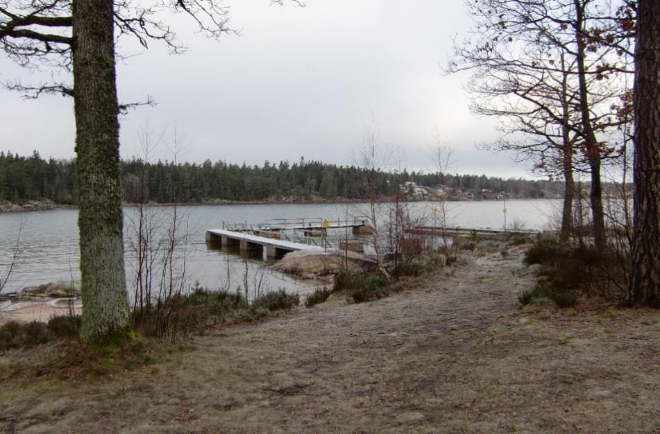 Trafik och kommunikationer Kollektivtrafik Ingen vägbunden kollektivtrafik finns eller planeras till Ursand i nuläget. Under sommaren 2015 fanns båttrafik mellan centrala Vänersborg och Ursand.