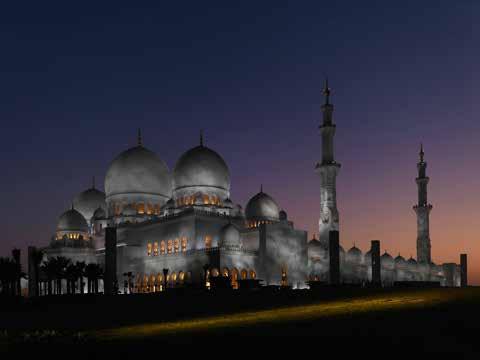 berätta en historia Nahyan moskén i Abu Dhabi har en fasadbelysning