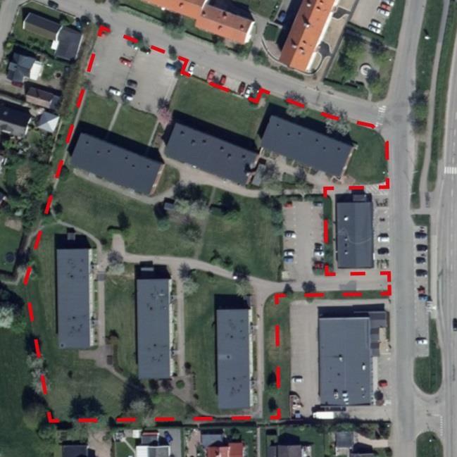 187 2 (3) Ortofoto över bebyggelsen idag i förhållande till gällande detaljplan, den rödstreckade linjen markerar fastighetsgränserna för Slammarp 64:3 och 64:4.