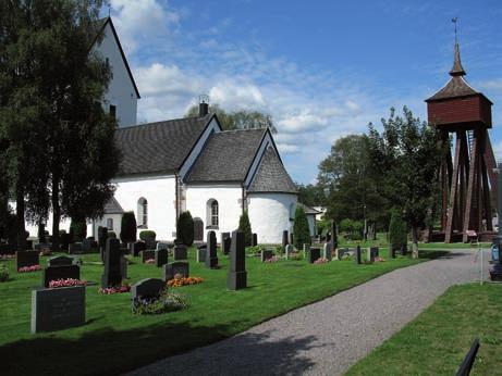 Moheda kyrkogård Kyrka och kyrkomiljö Moheda kyrka är uppförd i slutet av 1100-talet i romansk byggnadsstil och består av långhus, kor med absid, torn i väster, sakristia i norr, samt vapenhus i