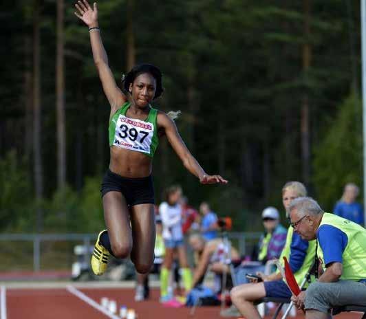 Hela deltagarelistan i K22 spjut på JSM i Gävle med slutliga fyran Mathilde Sjöstedt till höger. Fatima Koné vann tresteg i F15 på Ungdoms-SM i Söderhamn den 10 augusti.