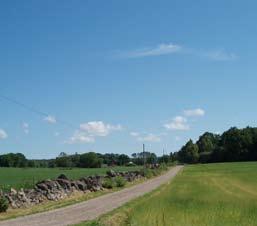 Det motsatta gäller i områdets norra del där gränsen mot landskapstypen Skogsklätt, kuperat höglänt landskap (med karaktärsområdena Nordskånska skogsbygden, respektive furuskogsbygden) definieras av