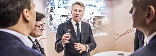 KONCERNCHEFENS KOMMENTAR Jag är övertygad om att ett starkt resultat handlar om små förbättringar varje dag. Foto: Tomas Oneborg Samtal med representanter för finansmarknaden.