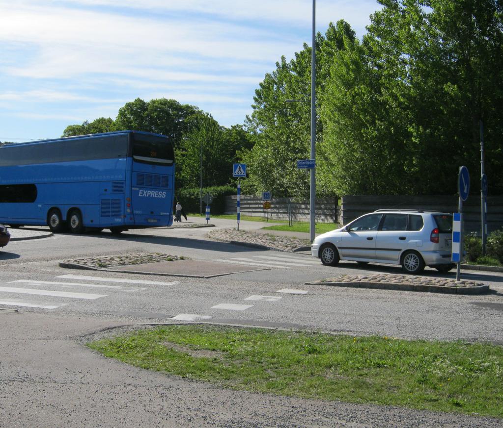 Åsikterna är delade om ett busskörfält ska bygintervjuades den 1 juni 2011. Samordnare var rekgas eller inte. De tror att det är positivt för busstor Fredrik Henriksson.