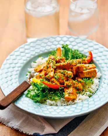 familj v 44 Skinkstroganoff med paprika cirka 40 min a Näringsinnehåll/portion: Energi 2957 kj/ 706 kcal. Protein 37,5 g. Fett 38,0 g. Kolhydrater 52,8 g.