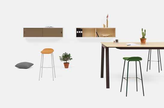 Piece är en familj med möbler för kreativt arbete, presentationer och möten. Designen är skandinaviskt stram med mycket attityd tack vare bordens lutande ben.