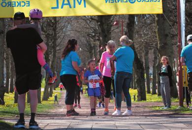 Start-Mål På torget i Mariehamn, den 6 maj 2017 kl. 14.30 och målgång i Esplanaden. Bansträckor 5 km och 10 km. Gemensam start välj sträcka efter ca 1,5 km. Underlaget varierar mellan grus och asfalt.