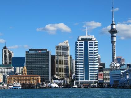 Dag 15 Auckland 6 feb Efter frukost en promenad ner till hamnen för att ta färjan över till vackra Waiheke Island, en överfart på ca 40 minuter.