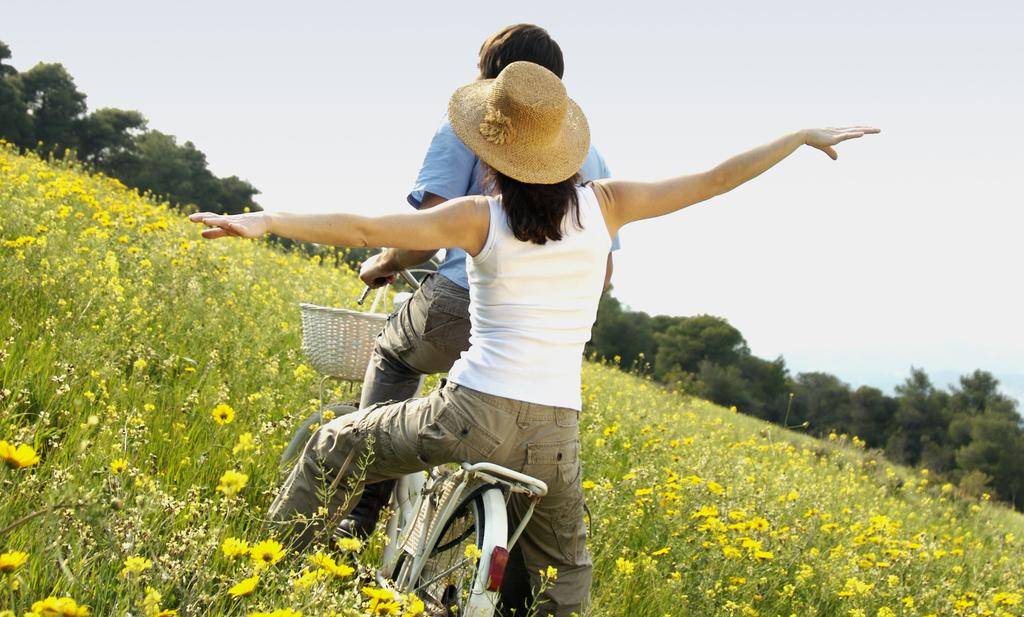 Turistguide Uppsala Se & göra Cykla på våra utmärkta cykelleder eller hitta dina egna smultronställen. Foto: Shutterstock som vistades där sommartid med sin familj.