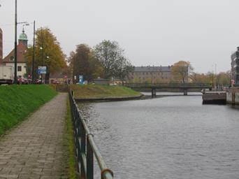 De som förstört slottet tvingades att bekosta och bygga det nya, starkare och modernare slottet. Det blev nu en stark fästning med vallar och runda torn.