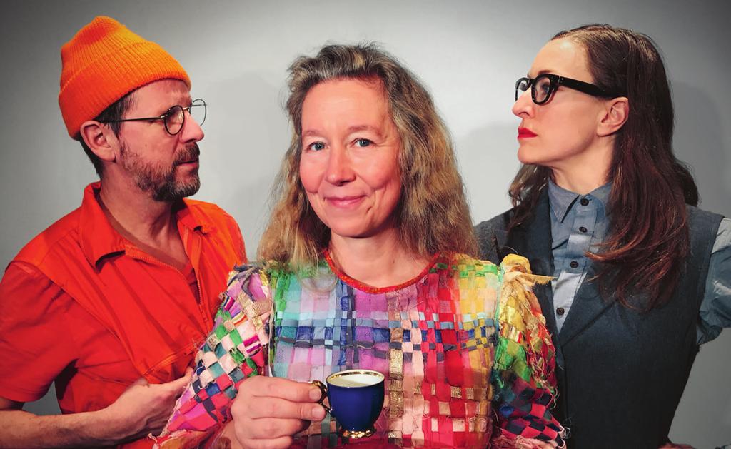 FRÅN 3 ÅR Teater Soja och Korona Dans: BRÅKLÅDAN På scenen står en låda. Om lådan kommer det att bråkas. Skräpet ska bort! Rut har ansvaret. Ferdinand ska göra jobbet.