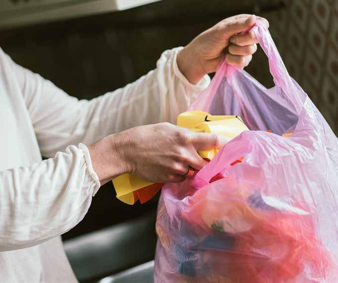 Hur ser det ut i din soppåse? Idag består i genomsnitt två tredjedelar av det som slängs i soppåsen av förpackningar, tidningar och matavfall som går till förbränning helt i onödan.