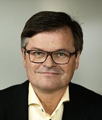 Vår styrelse Systembolaget AB:s styrelse består av nio ledamöter samt två ordinarie personalrepresentanter jämte två suppleanter till dessa. Ledamöter Kenneth Bengtsson Ordförande Född: 1961.