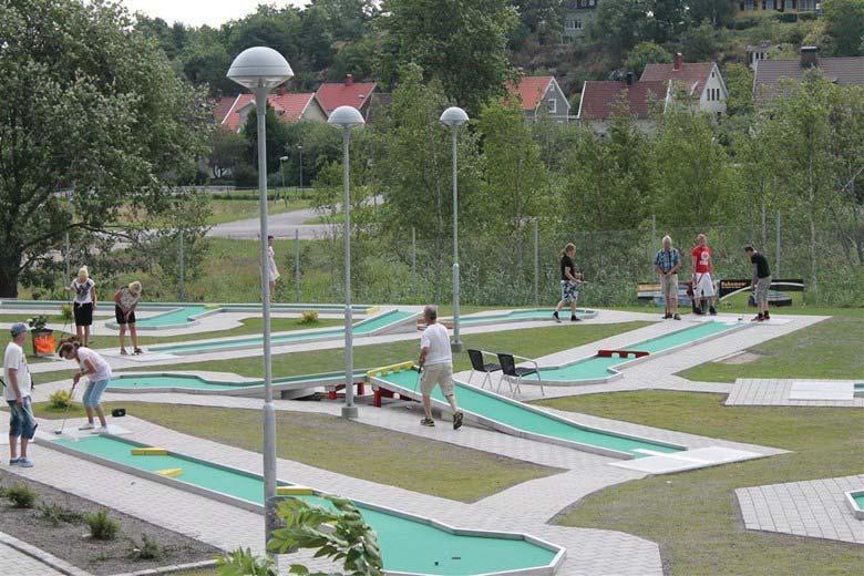 Bild från Uddevalla Bangolfklubbs hemsida BANGOLF Gratis bangolf För ungdomar födda 2002 eller senare, varje vardag 11-16 under sommarlovet.